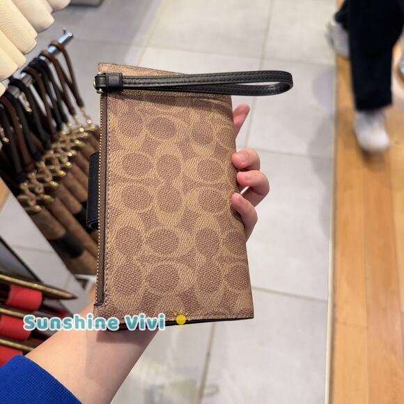 NWT Coach Phone Wallet In Signature Canvas CW780 TAN/BLACK - Picture 3 of 5